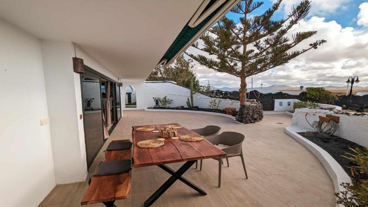 Bungalow Allende Famara Con Piscina Privada Y Ac Экстерьер фото