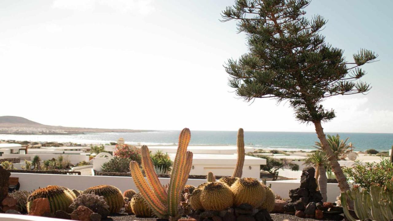 Bungalow Allende Famara Con Piscina Privada Y Ac Экстерьер фото