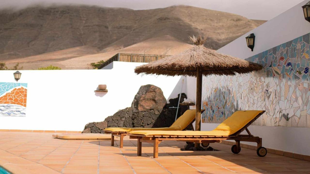 Bungalow Allende Famara Con Piscina Privada Y Ac Экстерьер фото
