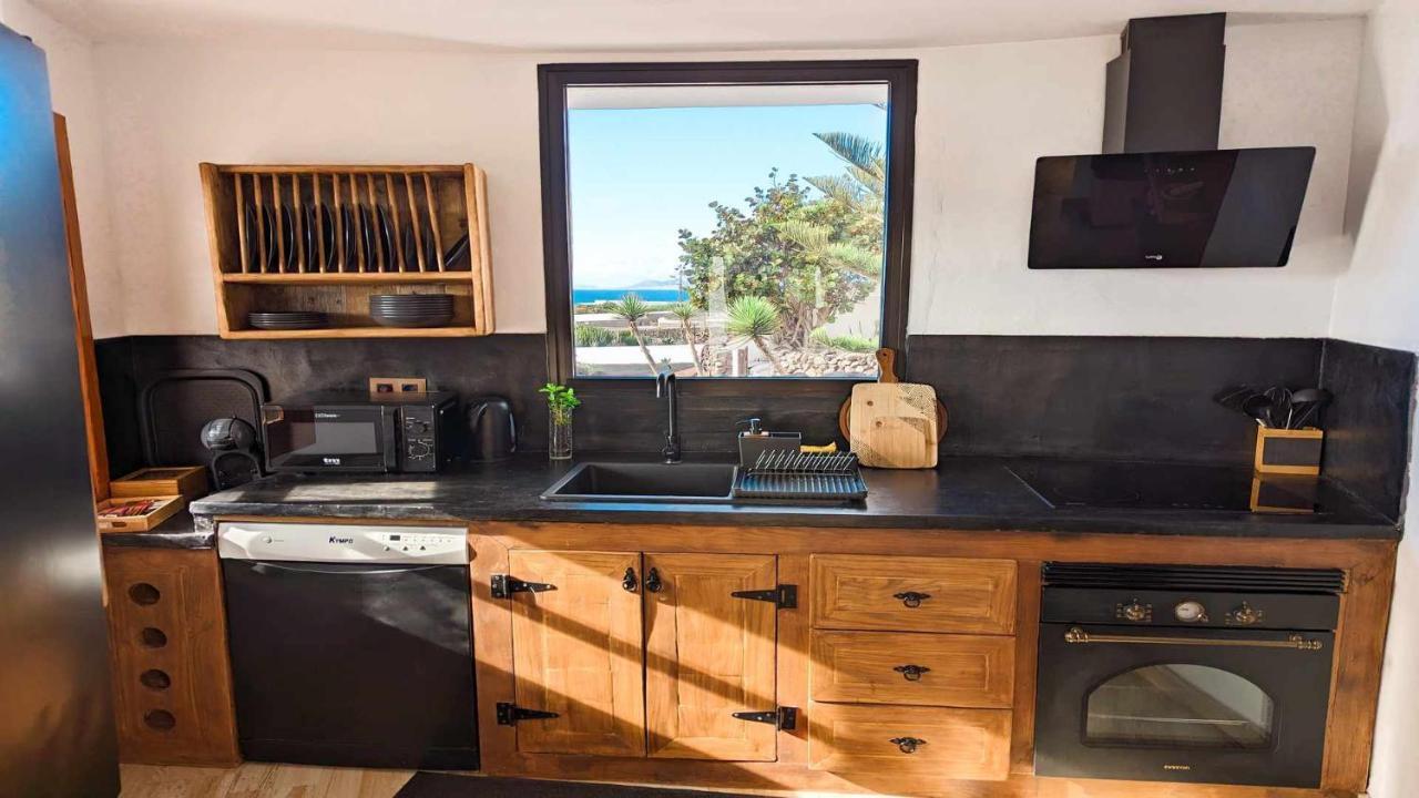 Bungalow Allende Famara Con Piscina Privada Y Ac Экстерьер фото
